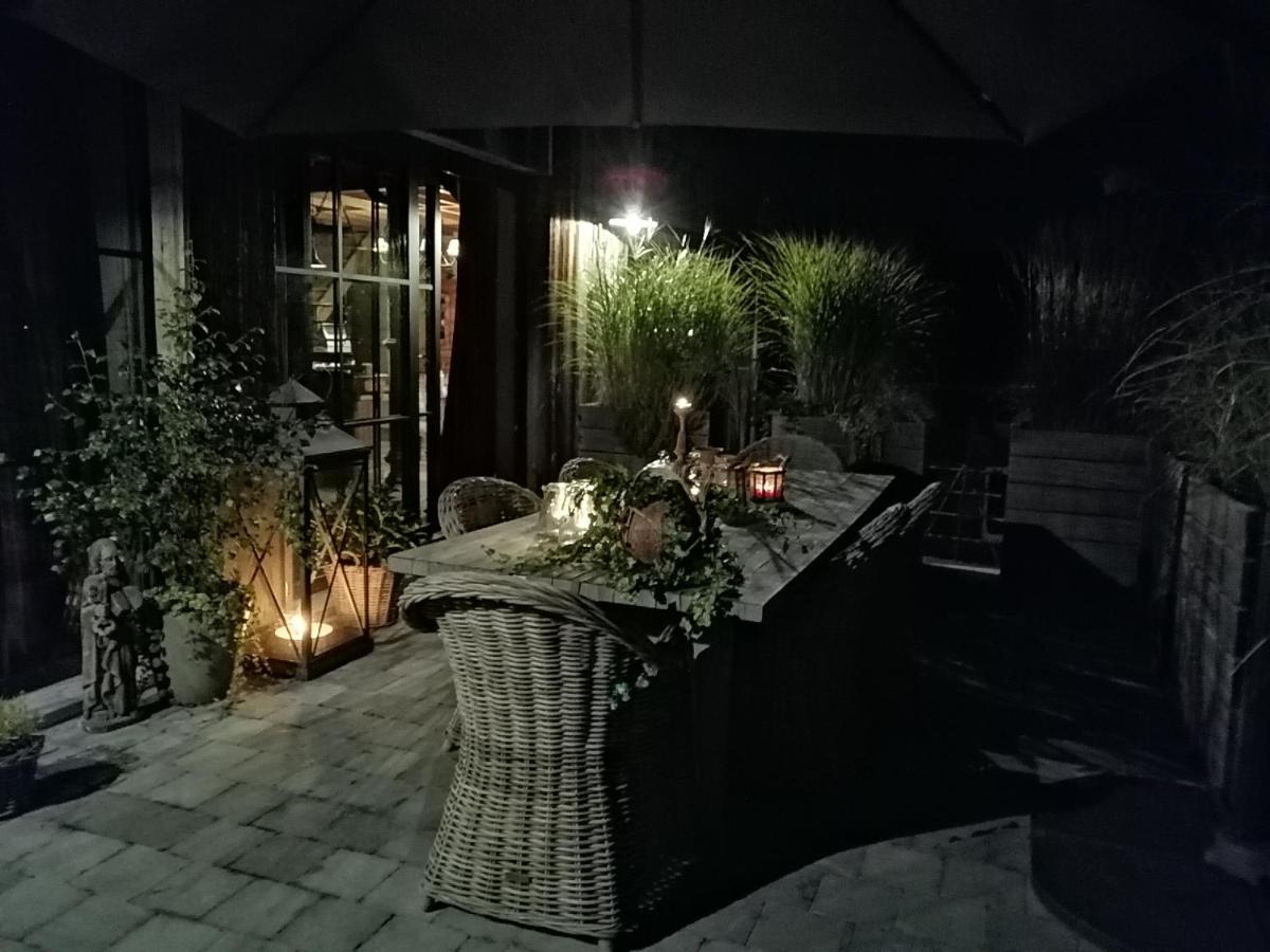 Le Hangar Des Voyageurs Petit-Halleux Exteriör bild